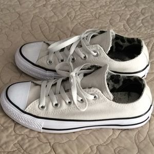 Converse ladies size 5. Never worn.